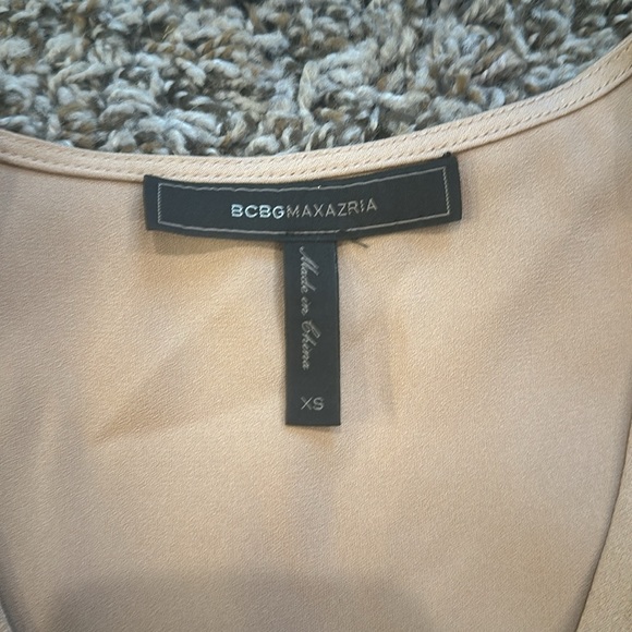 BCBG MAXAZRIA | Nylon V-Neck Plain Medium - Picture 3 of 4